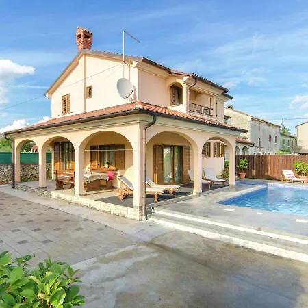 Comfortable In Rovinj With Private Pool Βίλα *
