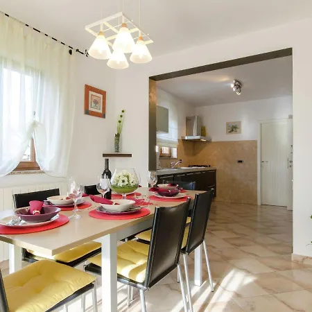 Βίλα Comfortable In Rovinj With Private Pool